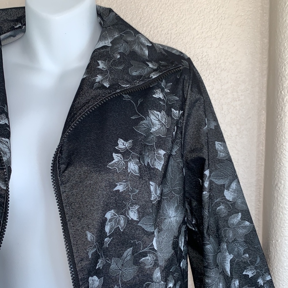 CLARA S by CLARA SUNWOO Grey denim jacket, light weight, stencil leaves. S - Picture 9 of 16